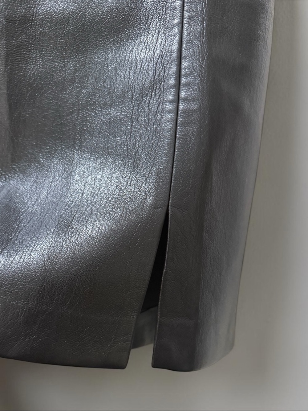 Women’s Black Faux Leather Mini Skirt! Size 0! - Picture 3 of 6